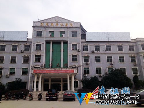 产妇李小燕就是在这家武宁县广仁医院中死在手术台上的，留下连面都没见着的初生婴儿和10岁的女儿。