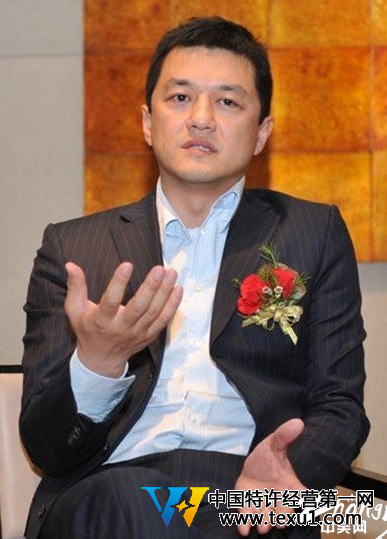 李亚鹏敛财基金会遭质疑 
