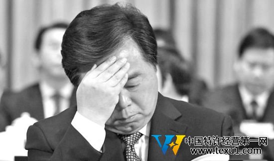 副部级干部,曾任南京市市长的季建业2013年10月16日因经济问题被中纪委“双规”。季拥有“法学博士”学位,他总是将自己塑造成“学者型官员”,在其身上一直交织着官学利益勾连的魅影。 副部级干部,曾任南京市市长的季建业2013年10月16日因经济问题被中纪委“双规”。季拥有“法学博士”学位,他总是将自己塑造成“学者型官员”,在其身上一直交织着官学利益勾连的魅影。