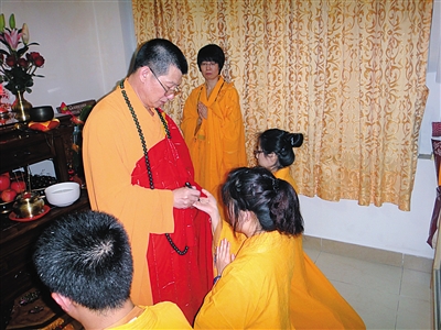 邪教“华藏宗门覆灭记”:教首自称皇帝坐拥众“妃”