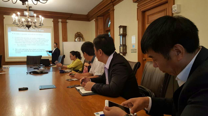 Lauren H Cohen 教授现场分享特许经营战略决策思维