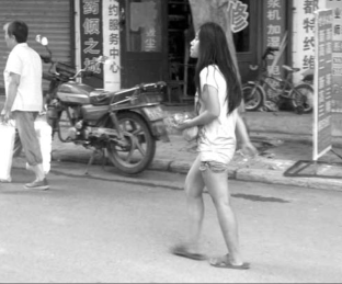 小兰街头流浪