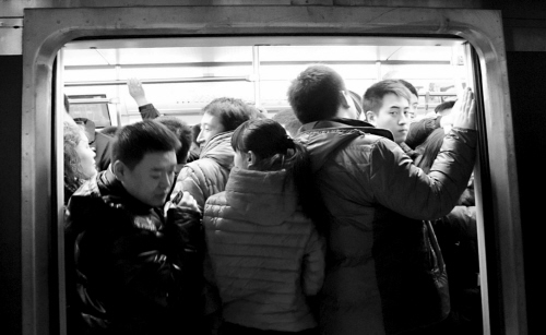 坐地铁保护好头部