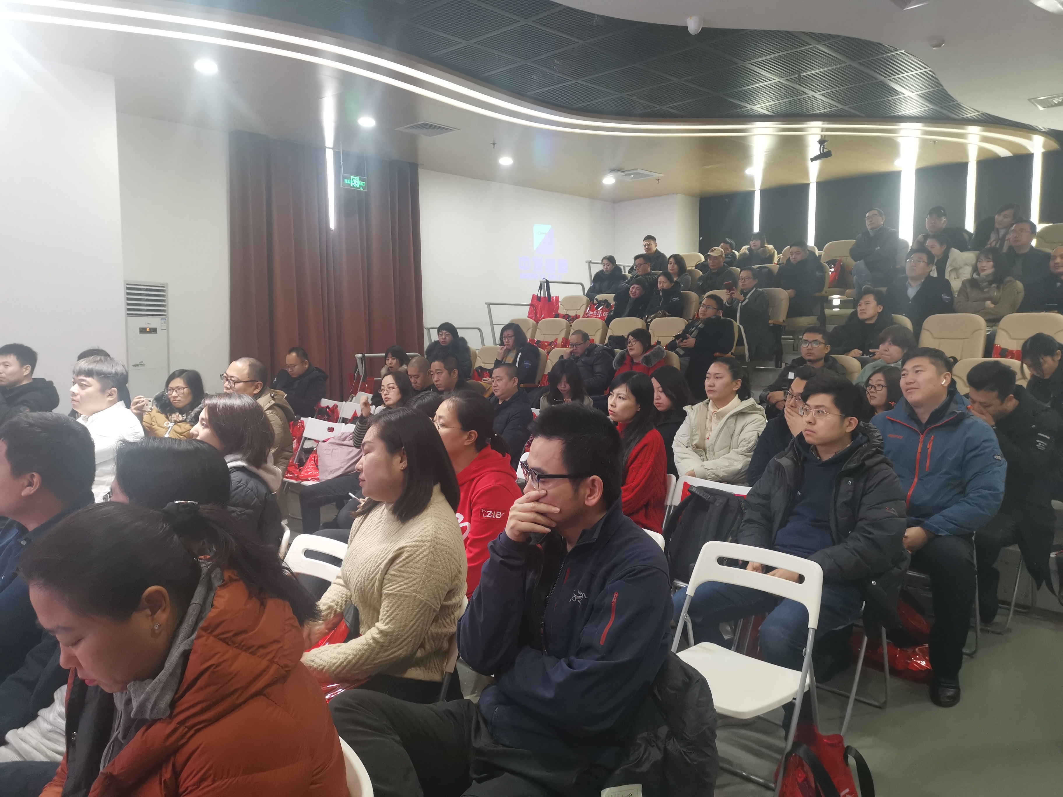 李维华博士受邀出席“商脉UNION教育行业精英大会”做精彩演讲